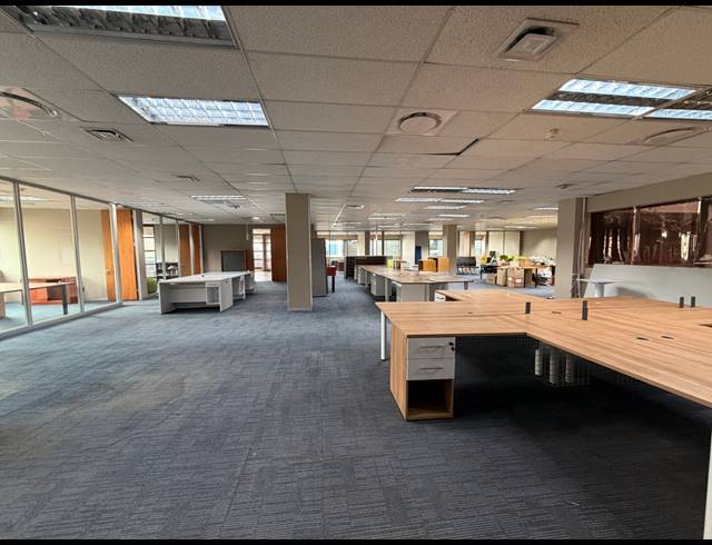 890M² OFFICE TO LET IN DE WATERKANT